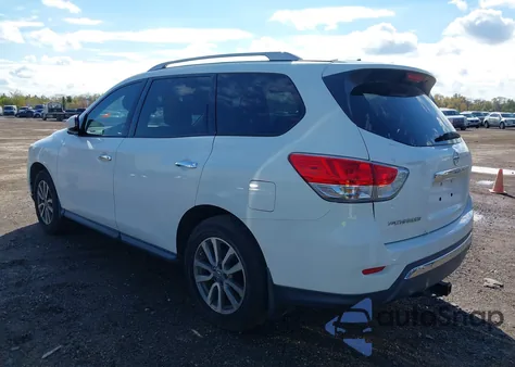 2015 Nissan Pathfinder S z USA, uszkodzony, nr VIN 5N1AR2MN0FC648582